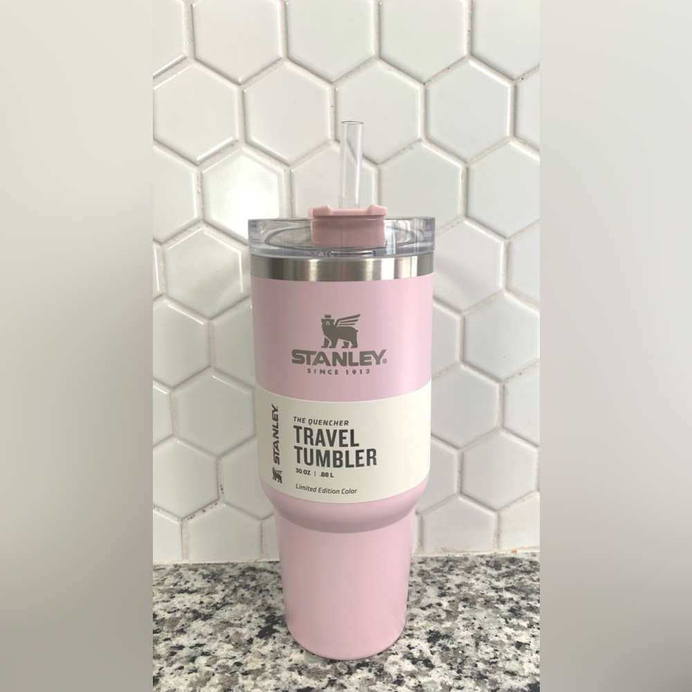Stanley FLAWLESS PINK (Light Pink) 30
oz Adventure Quencher Tumbler NWT